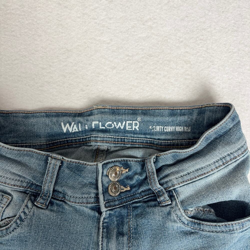 Wallflower Flirty Curvy Bootcut Jeans Juniors 1 Light Wash Casual Western Y2K - Picture 4 of 12